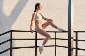 SE推出《最终幻想7RE》爱丽丝1／4手办：2026年开订！